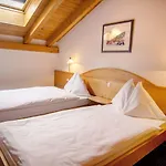 Du Glacier - The Dom Collection Hotel